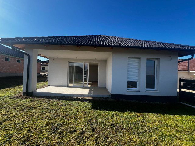 Eladó családi ház, Környén 154.6 M Ft, 5 szobás