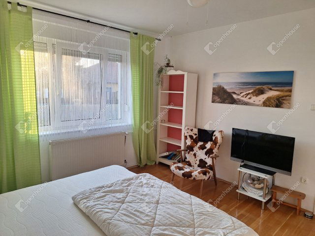 Eladó családi ház, Fertőszéplakon 94.9 M Ft, 6 szobás
