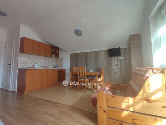 Eladó családi ház, Hajdúszoboszlón 175 M Ft, 5+3 szobás