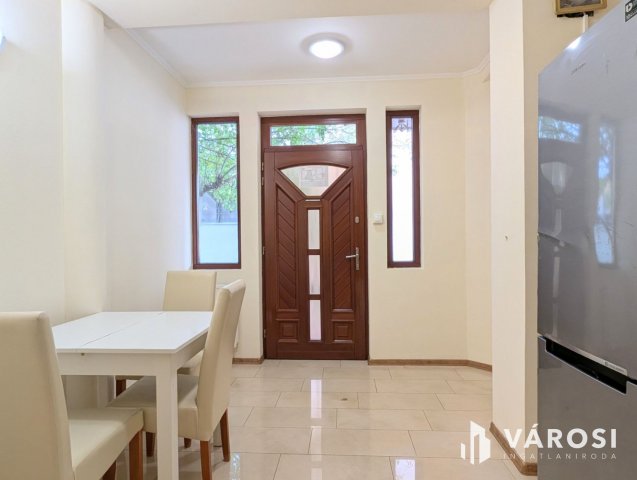 Eladó nyaraló, Gyulán 175 M Ft, 10 szobás / költözzbe.hu