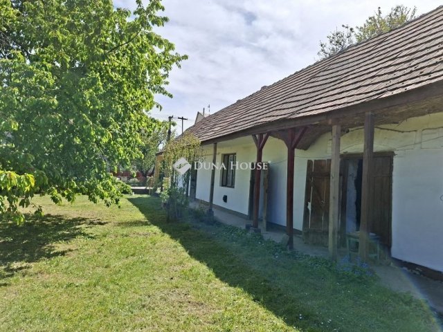 Eladó családi ház, Pázmándon 31.7 M Ft, 2 szobás