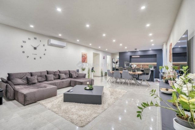 Eladó családi ház, Délegyházán 199 M Ft, 6 szobás