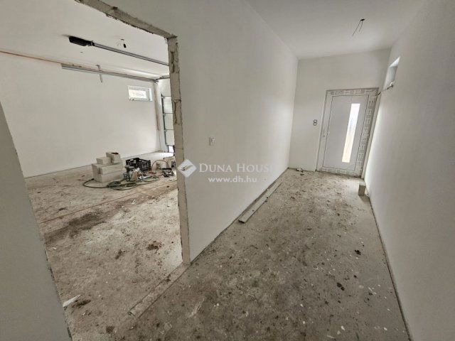 Eladó családi ház, Szentendrén 215 M Ft, 5 szobás