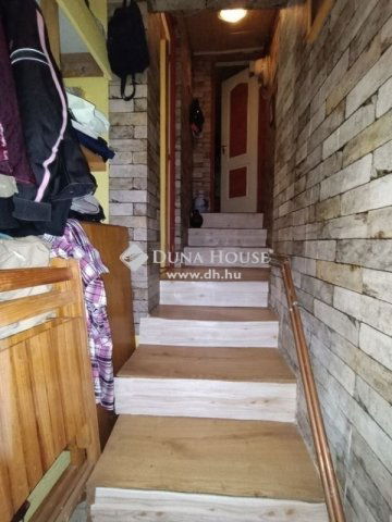 Eladó családi ház, Százhalombattán 75 M Ft, 5 szobás