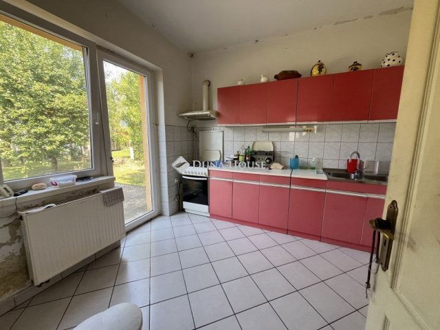 Eladó családi ház, Veszprémben 150 M Ft, 4 szobás