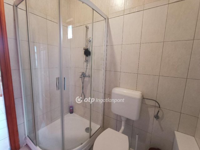 Eladó családi ház, Vértesbogláron 89.9 M Ft, 8 szobás