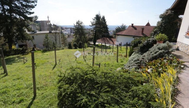 Eladó családi ház, Pécsett 238 M Ft, 6 szobás