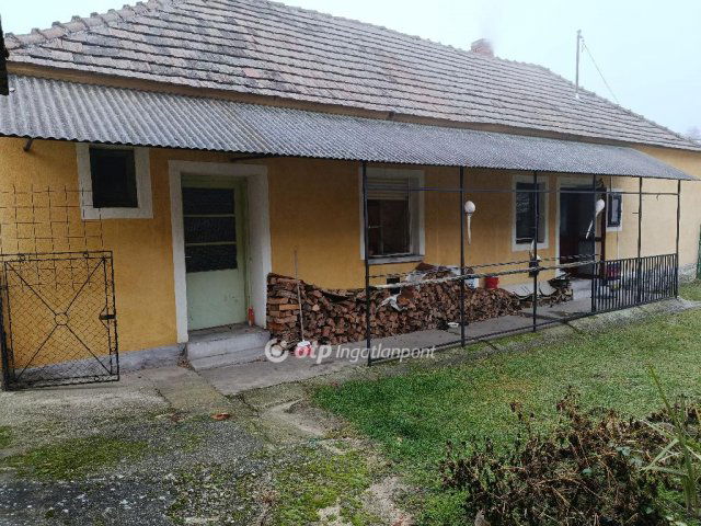 Eladó családi ház, Csabrendeken 25 M Ft, 2 szobás