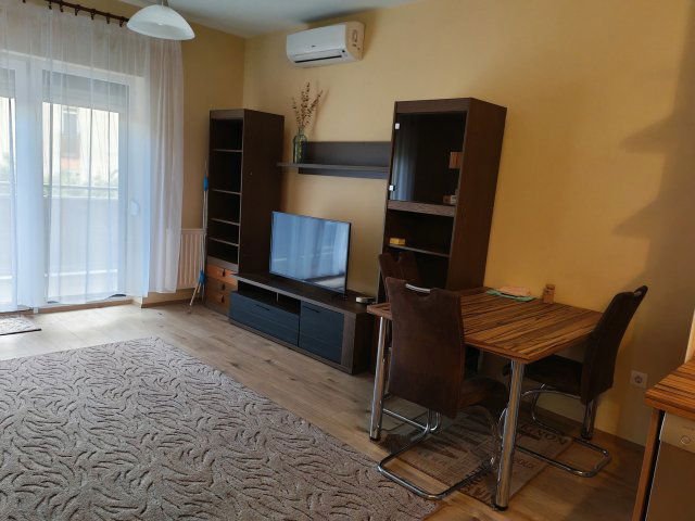 Kiadó téglalakás, albérlet, Pécsett 200 E Ft / hó, 1+1 szobás