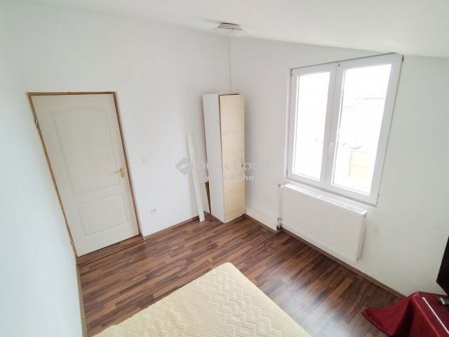 Eladó családi ház, Szigetszentmiklóson 74.9 M Ft, 6 szobás