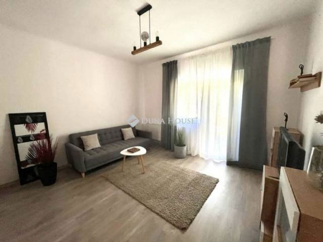 Eladó családi ház, Pécsett, Kun utcában 67.5 M Ft, 3 szobás