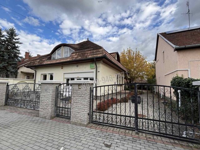 Eladó családi ház, Gyulán, Eminescu utcában 175 M Ft, 9 szobás