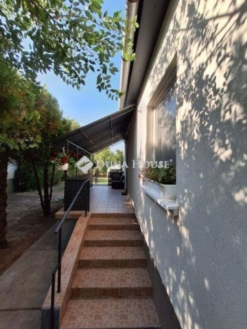 Eladó családi ház, Kecskeméten 100 M Ft, 5 szobás