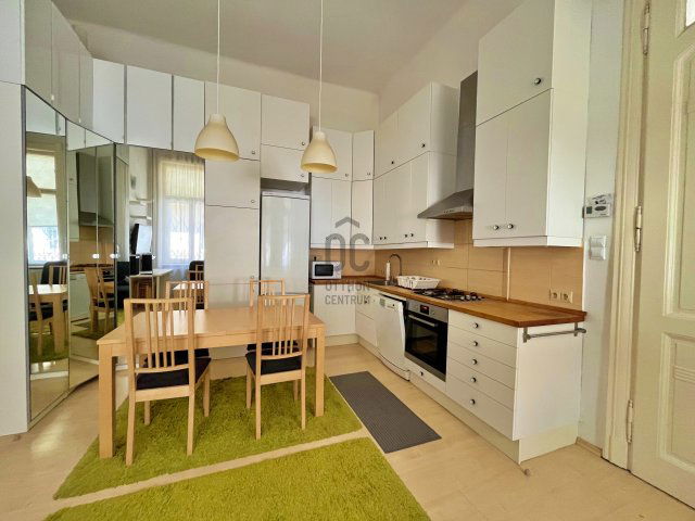 Eladó téglalakás, Budapesten, VI. kerületben 86.5 M Ft, 4 szobás