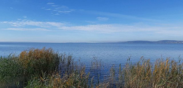 Eladó nyaraló, Balatonkenesén 898 M Ft, 10 szobás