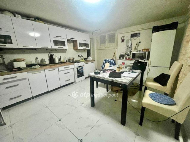 Eladó családi ház, Jászladányon 26.99 M Ft, 4 szobás