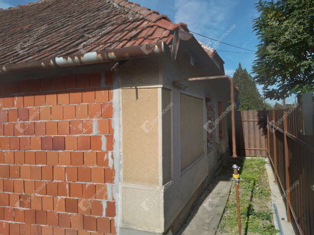 Eladó családi ház, Békésen 17.9 M Ft, 2 szobás