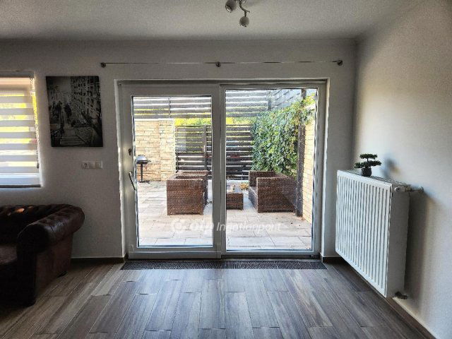 Eladó családi ház, Velencén 215 M Ft, 4+1 szobás