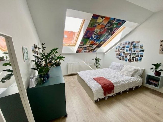 Eladó téglalakás, Pécsett 95 M Ft, 5 szobás