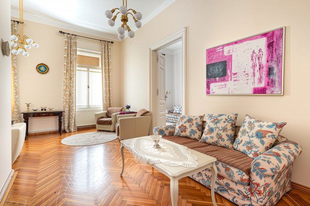 Eladó téglalakás, V. kerületben, Kossuth Lajos utcában