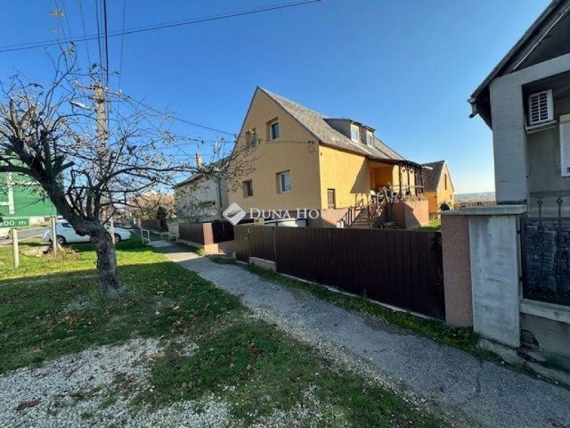 Eladó családi ház, Csákváron 84.9 M Ft, 5 szobás