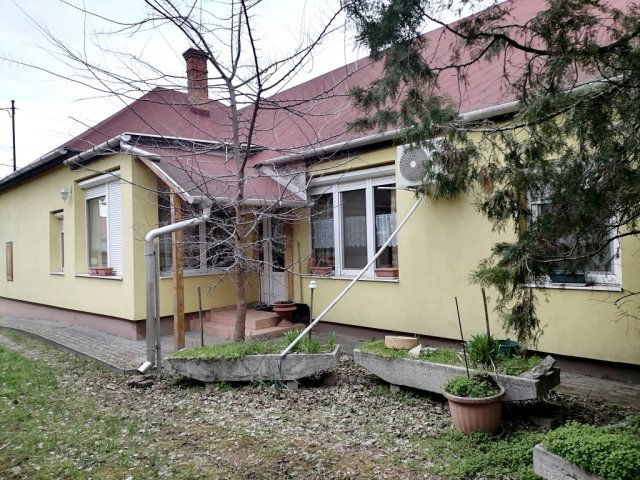 Eladó családi ház, Adonyban 54.9 M Ft, 4 szobás