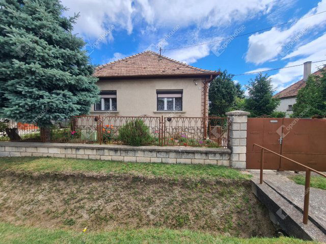 Eladó családi ház, Győrújbaráton 49.9 M Ft, 2 szobás