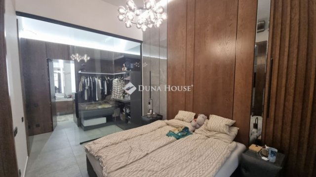 Eladó téglalakás, Budapesten, V. kerületben 234.9 M Ft, 3 szobás