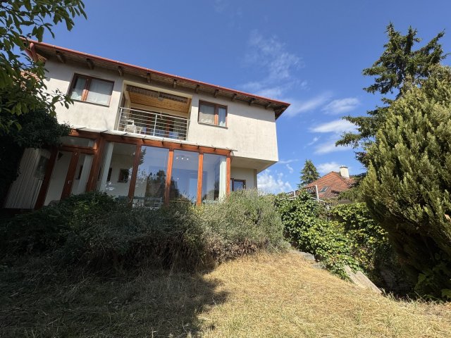 Eladó családi ház, Veszprémben 154 M Ft, 2+4 szobás