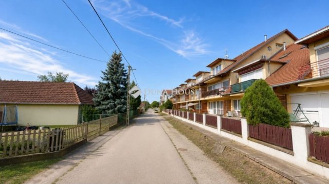 Eladó téglalakás, Cserkeszőlőn 21.99 M Ft, 1 szobás