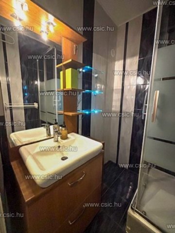 Eladó téglalakás, Budapesten, III. kerületben 89.9 M Ft