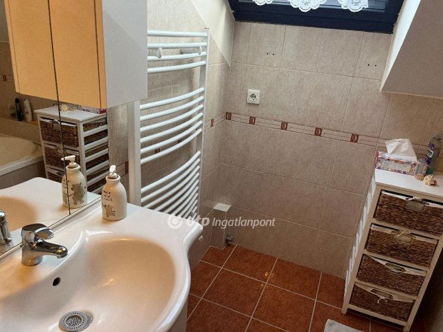 Eladó téglalakás, Pécsett 54.9 M Ft, 3 szobás