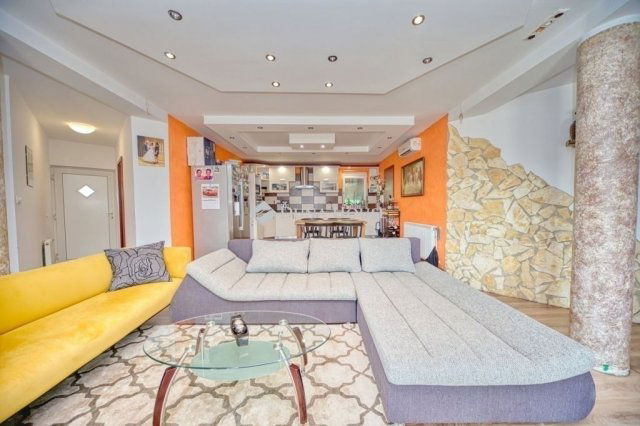 Eladó családi ház, Szigetbecsén 159.9 M Ft, 4 szobás