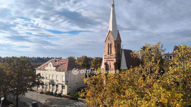 Eladó téglalakás, Szentesen 35 M Ft, 1+2 szobás