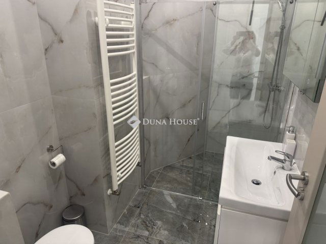 Kiadó téglalakás, albérlet, Debrecenben 450 E Ft / hó, 3 szobás