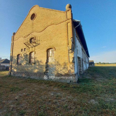 Eladó ipari ingatlan, Bátyán 190 M Ft / költözzbe.hu