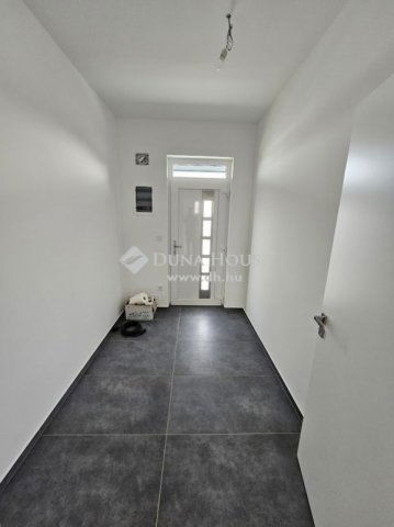 Eladó családi ház, Pécsett 124.9 M Ft, 4 szobás