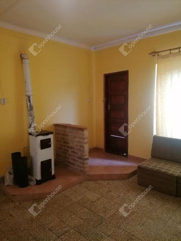 Eladó családi ház, Szegeden 9.5 M Ft, 1 szobás