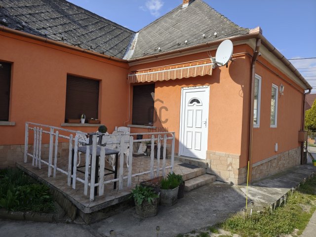 Eladó családi ház, Zalakaroson 94.99 M Ft, 5 szobás