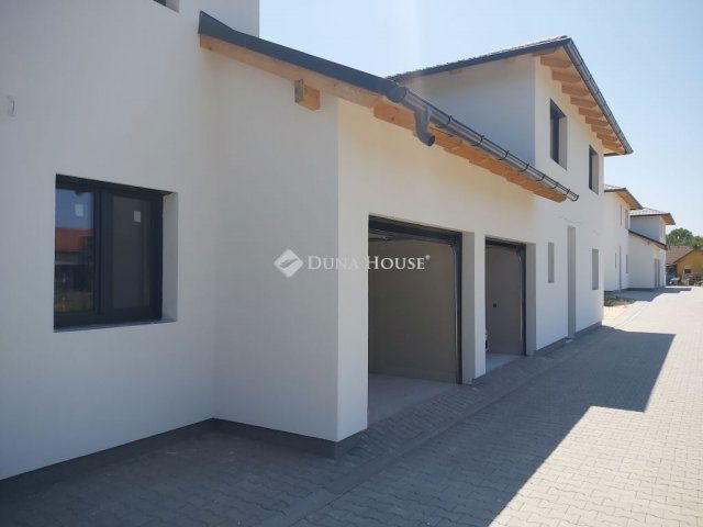 Eladó ikerház, Vecsésen 119 M Ft, 5 szobás