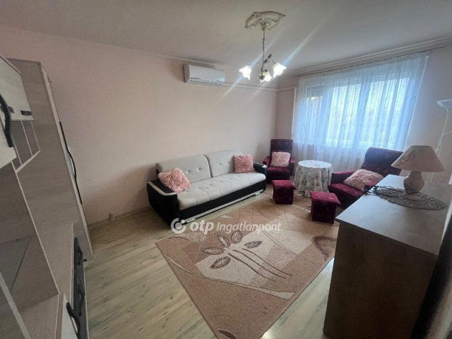 Eladó panellakás, Szegeden 40.2 M Ft, 1+1 szobás