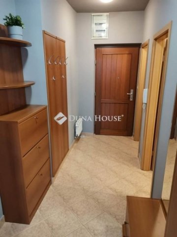 Eladó téglalakás, Veszprémben 76.9 M Ft, 2 szobás