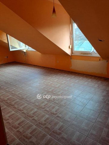 Eladó téglalakás, Komlón 15.5 M Ft, 2 szobás
