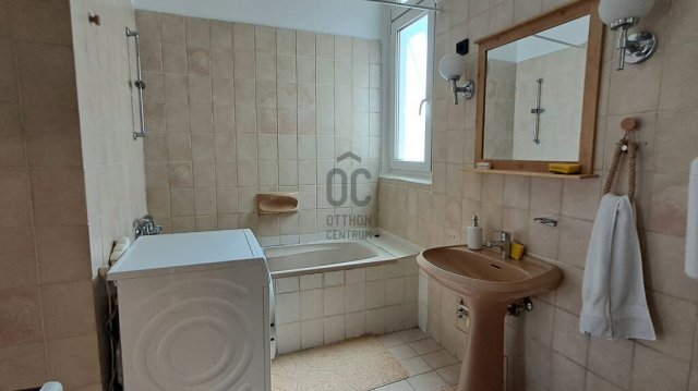 Eladó téglalakás, Budapesten, VI. kerületben 98 M Ft, 2 szobás