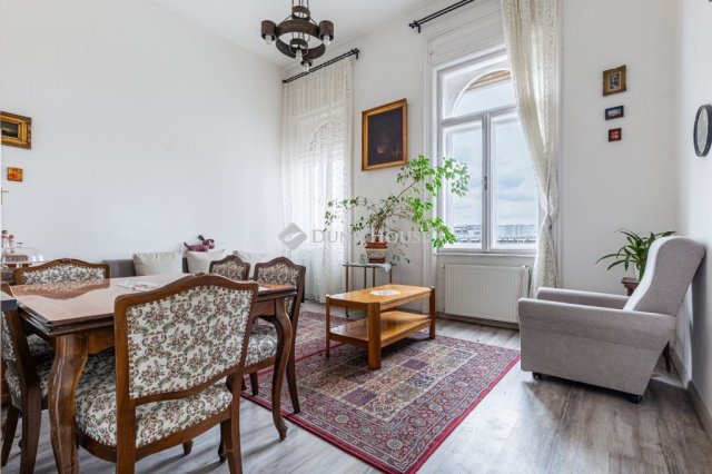 Eladó téglalakás, Budapesten, VI. kerületben, Podmaniczky utcában