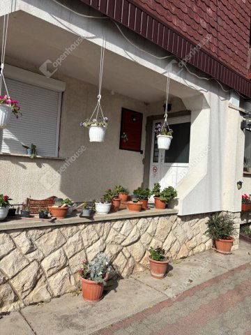 Eladó hotel, Pannonhalmán 84.9 M Ft, 5 szobás