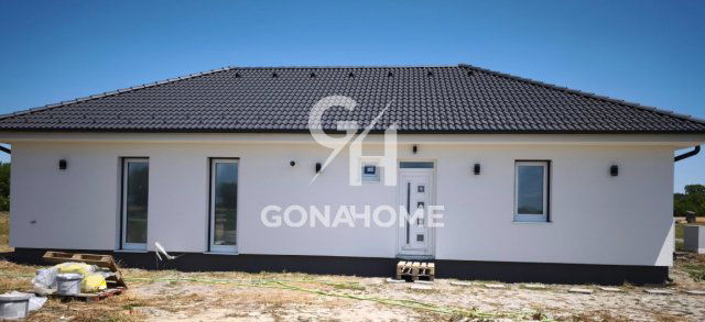 Eladó családi ház, Veszprémben 57.855 M Ft, 1+3 szobás