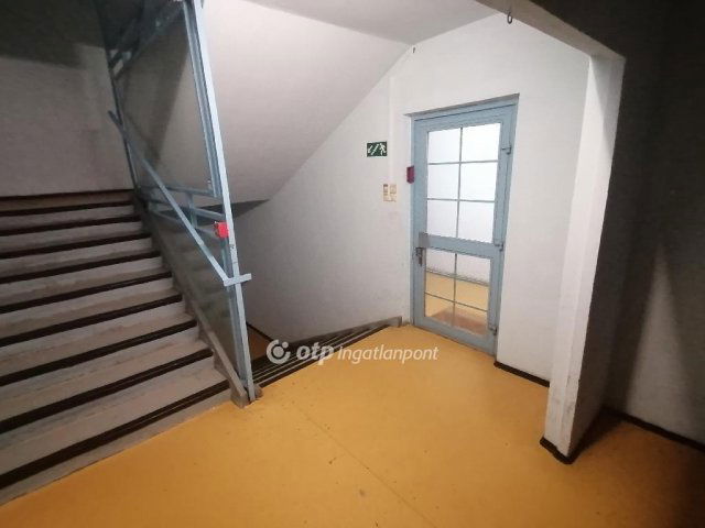 Eladó panellakás, Debrecenben 61.5 M Ft, 2 szobás