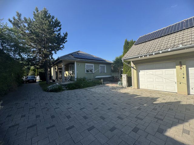 Eladó családi ház, Vámosszabadin 119.9 M Ft, 4 szobás