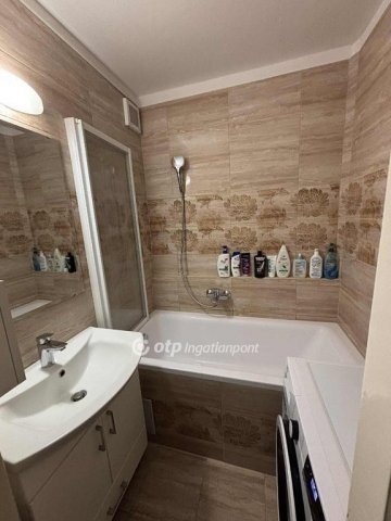 Eladó panellakás, Debrecenben 64.9 M Ft, 2 szobás